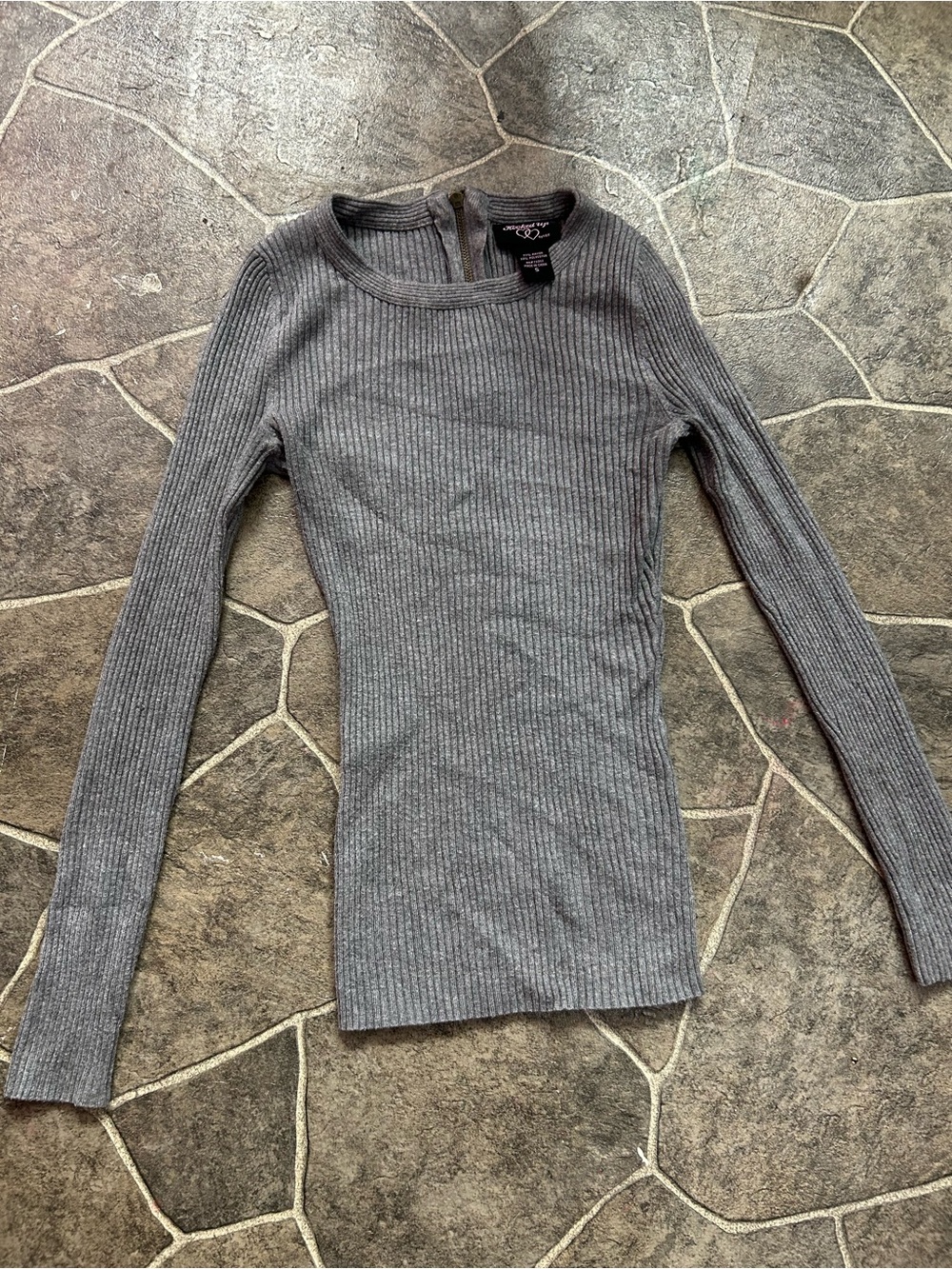 Hooked Up by IOT Gray Ribbed Long-Sleeve Top